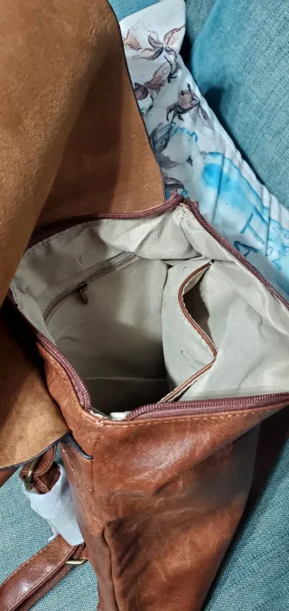 Bolso marrón de cuero sintético