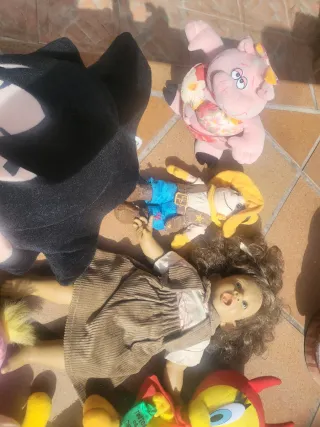 10 muñecos - peluches.