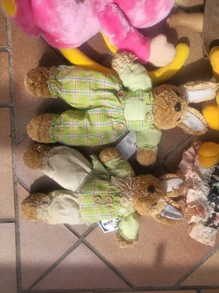 10 muñecos - peluches.