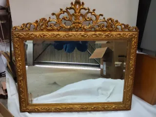Espelho em talha dourada