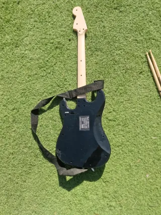 Rock Band 4 Batería, Guitarra y Micrófono PS4