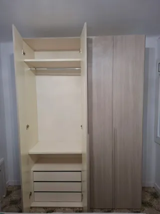 Armario ropero doble con cajoneras y baldas