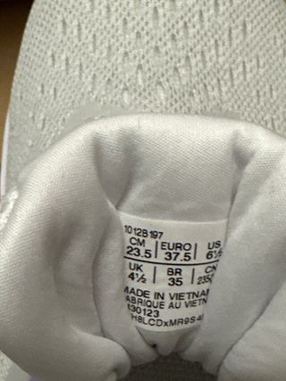 Zapatillas Asics Morado y Blanco