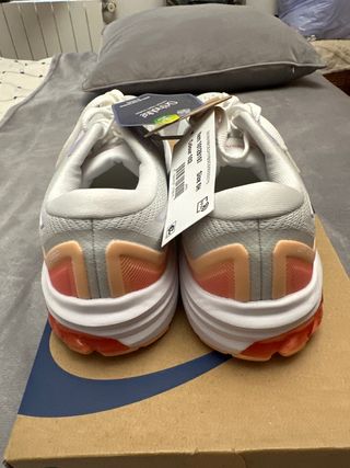 Zapatillas Asics Morado y Blanco