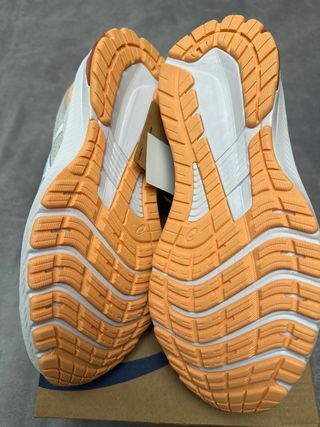 Zapatillas Asics Morado y Blanco