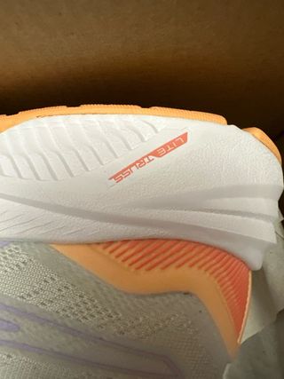 Zapatillas Asics Morado y Blanco