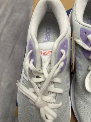 Zapatillas Asics Morado y Blanco