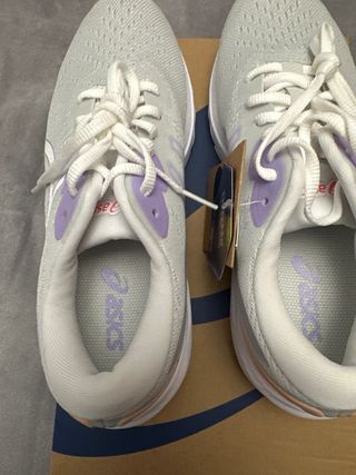 Zapatillas Asics Morado y Blanco