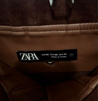 Falda marrón de cuero con cinturón