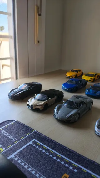 Colección 20 Coches a Escala KINSMART y RMZ City