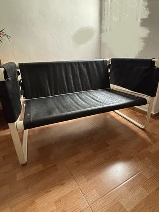 Sofá naranja pequeño de tela