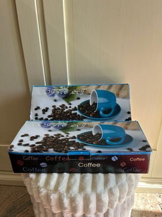 Set di 12 tazzine da caffè in ceramica. Nuove.