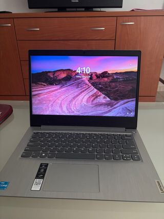 Ordenador portátil Lenovo gris