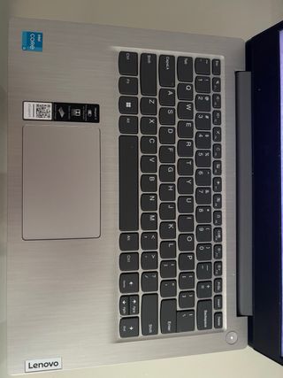 Ordenador portátil Lenovo gris