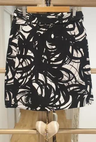 Falda estampada blanco y negro