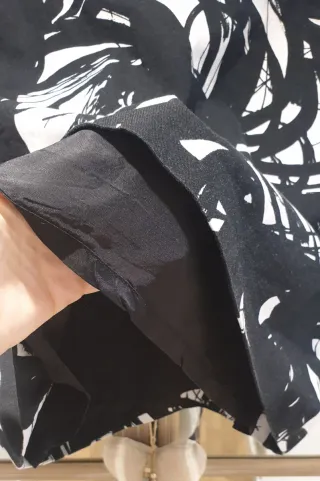 Falda estampada blanco y negro