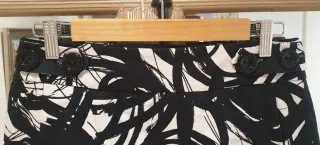 Falda estampada blanco y negro