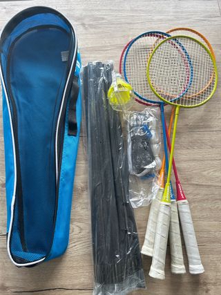 Set de Bádminton: 4 Raquetas y Red.  Sin abrir.