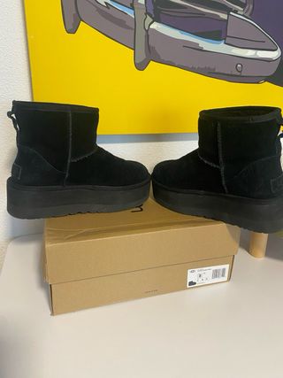 Botas UGG de ante con plataforma negras talla 39