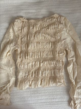 Blusa fruncida manga larga beige