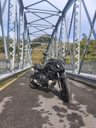 Yamaha MT-07 Negra 2024 - 11.000 km