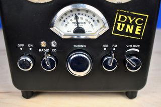 Radio Portátil Vintage DYC UNE Negra
