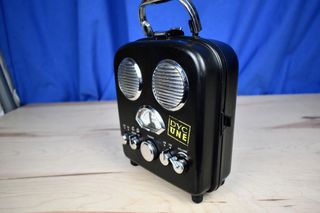 Radio Portátil Vintage DYC UNE Negra