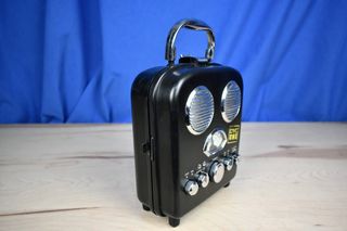 Radio Portátil Vintage DYC UNE Negra