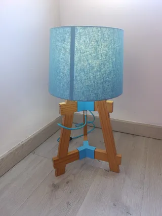 Lámpara de mesa diseño madera y tela