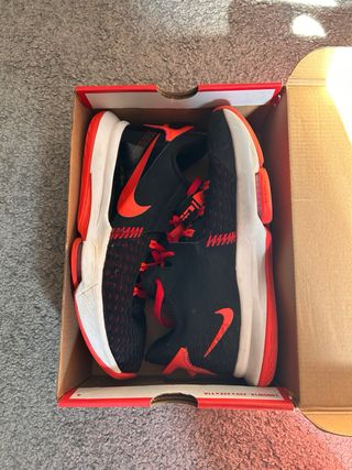 Zapatillas Baloncesto Nike Negras y Rojas