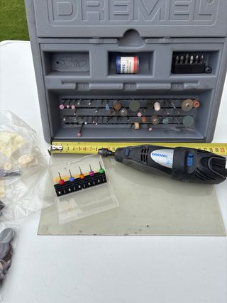 Taladro Dremel con estuche y accesorios