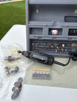 Taladro Dremel con estuche y accesorios