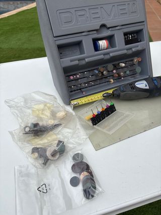 Taladro Dremel con estuche y accesorios