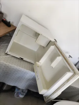 Nevera pequeña Zanussi 70L