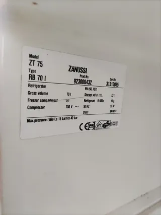 Nevera pequeña Zanussi 70L