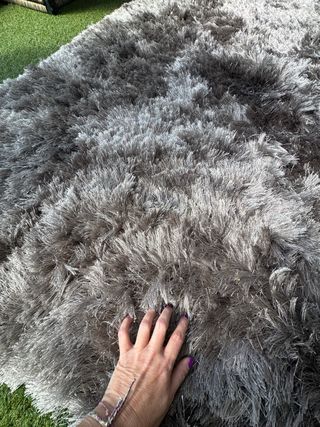 Tappeto Zara Home pelo lungo grigio