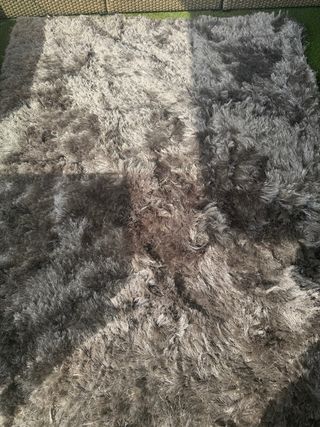 Tappeto Zara Home pelo lungo grigio