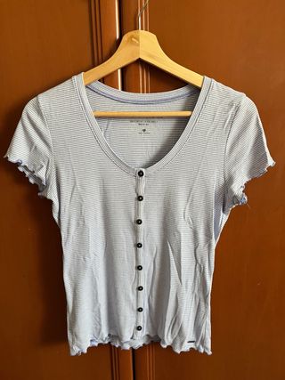 Camiseta Hollister Rayas Azules y Blancas