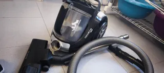 Aspiradora Rowenta con manguera y cepillo