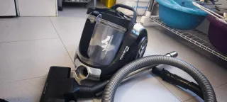 Aspiradora Rowenta con manguera y cepillo