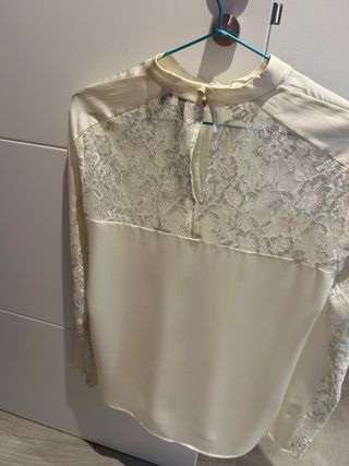 Blusa Mango encaje beige/blanco Talla XS