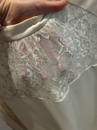 Blusa Mango encaje beige/blanco Talla XS