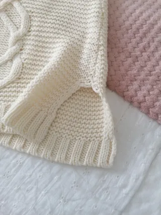 Chaleco de punto beige cuello alto