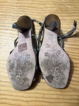 Zapatos de tacón Rebeca Sanver plateados