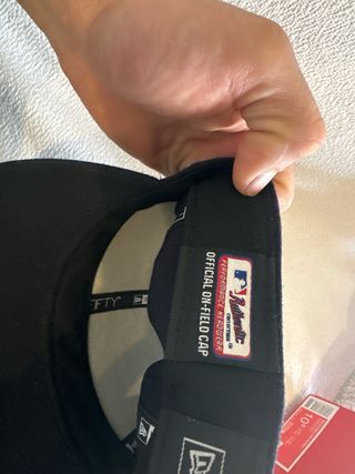 Gorra New Era Boston Roja y Negra