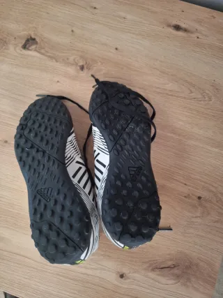 Botas de fútbol niño Adidas, talla 36