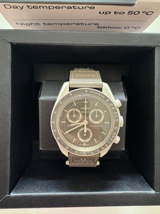 Omega x Swatch MoonSwatch Marrón