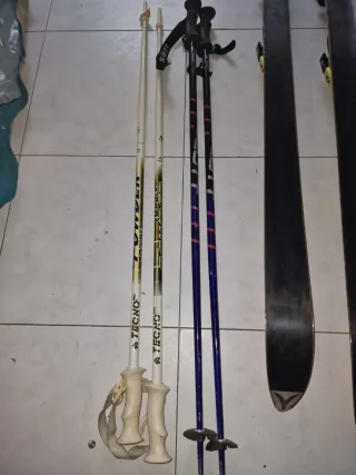 Esquís Dynastar con 2 juegos de bastones