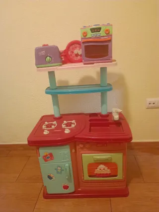 Cocinita de juguete infantil. No se envía.
