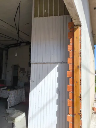 Puerta de hierro industrial